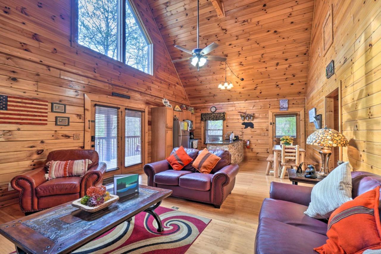 Inviting Sevierville Cabin With Deck And Hot Tub! Zewnętrze zdjęcie
