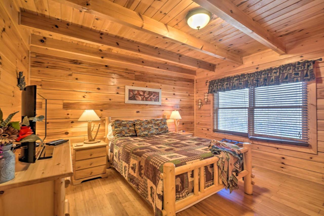 Inviting Sevierville Cabin With Deck And Hot Tub! Zewnętrze zdjęcie