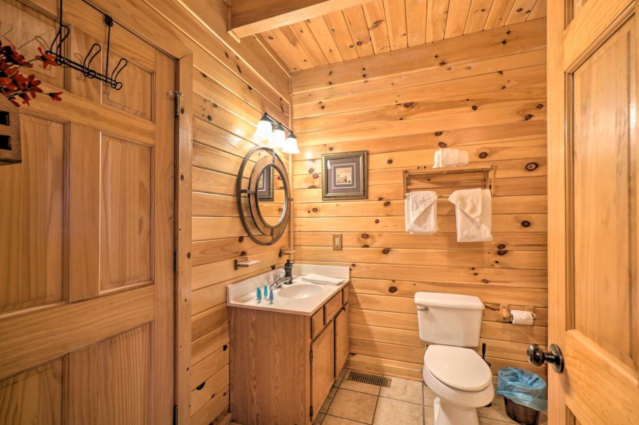 Inviting Sevierville Cabin With Deck And Hot Tub! Zewnętrze zdjęcie