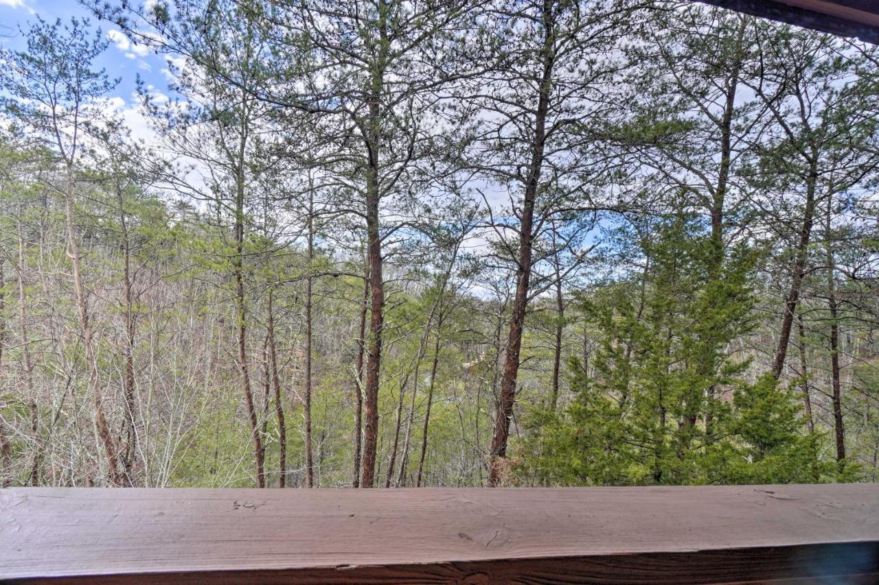 Inviting Sevierville Cabin With Deck And Hot Tub! Zewnętrze zdjęcie